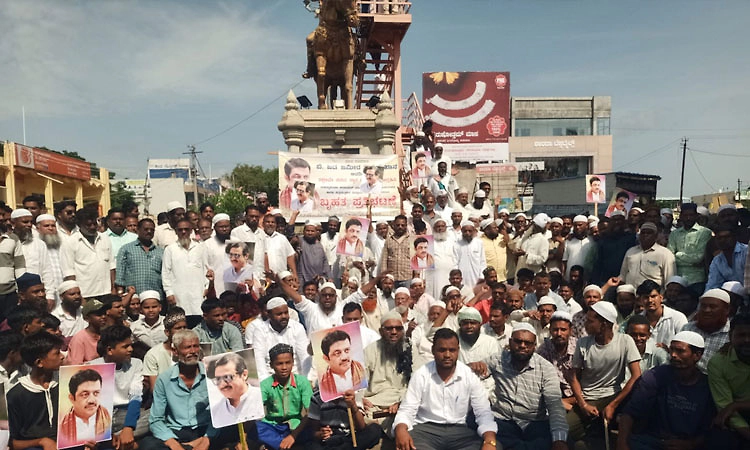 ಜಮೀರ್ ಅಹಮದ್ ಗೆ ಸಚಿವ ಸ್ಥಾನ ನೀಡಲು ಒತ್ತಾಯ; ಮುಸ್ಲಿಂ ಸಂಘಟನೆಗಳಿಂದ ಬೃಹತ್ ಪ್ರತಿಭಟನೆ