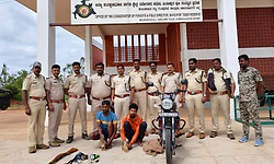 Gundlupete: ಬೇಟೆಕೋರರ ಬಂಧನ: ನಾಡ ಬಂದೂಕು, ಕಾಡು ಮೊಲಗಳ ವಶ