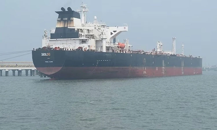 Crude oil tanker crosses Strait of Hormuz and reaches Mumbai port |  Udayavani - Latest English News, Udayavani Newspaper