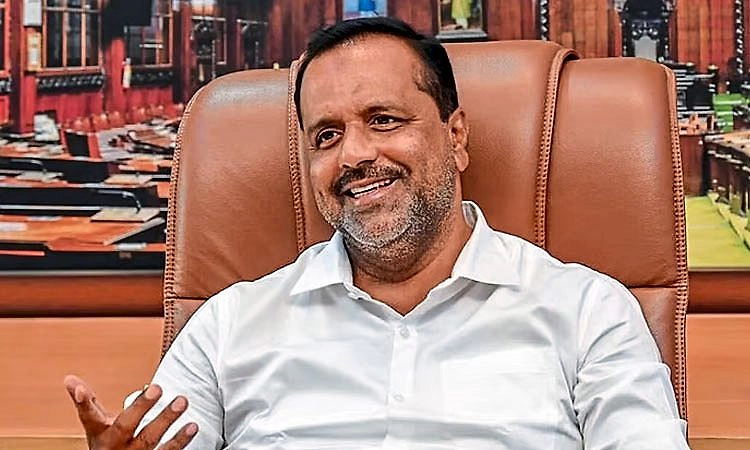 ಸಕಲೇಶಪುರ ಆಸ್ಪತ್ರೆಯಲ್ಲಿ ಮಧ್ಯ ರಾತ್ರಿ ತನಕ ಸಚಿವ ಯು.ಟಿ.ಖಾದರ್‌ ಸಭೆ