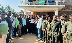 ಸಾಗರ: ಪೌರಕಾರ್ಮಿಕರ ಮೇಸ್ತ್ರಿ ವಿರುದ್ಧ ದೂರು ತೆಗೆದುಕೊಳ್ಳದ ನಗರಸಭೆ: ಪ್ರತಿಭಟನೆ