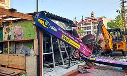 Jammu: ಜೆಡಿಎ ಬೃಹತ್ ಕಾರ್ಯಾಚರಣೆ; 10 ಕೋಟಿ ಮೌಲ್ಯದ ಭೂಮಿ ವಶ; 30ಕ್ಕೂ ಅಕ್ರಮ ಕಟ್ಟಡ ನೆಲಸಮ