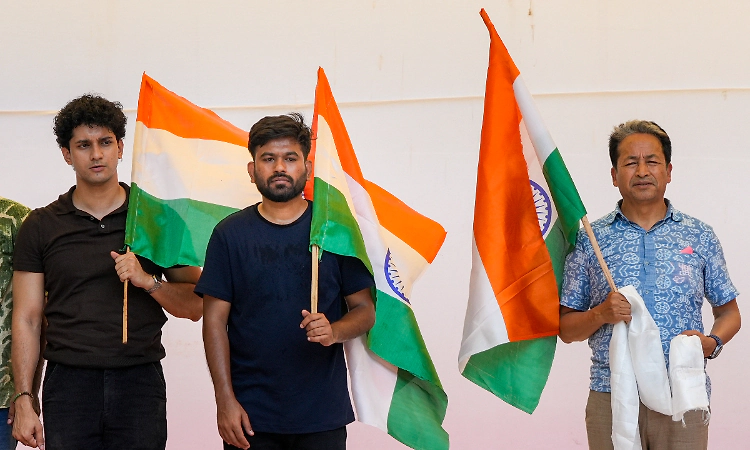 Sonam Wangchuk joins CJP protest, begins hunger strike at Jantar Mantar | Udayavani - Latest English News, Udayavani Newspaper