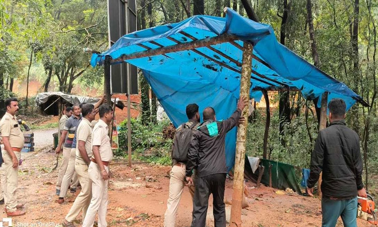 ಆನೆ ಕಾಡಿಗಟ್ಟುವ ಕಾರ್ಯಾಚರಣೆಗೆ ಅಡ್ಡಿ; ಪೆರಿಯಶಾಂತಿ ಬಳಿಯ ಅನಧಿಕೃತ ಗೂಡಂಗಡಿ ತೆರವು